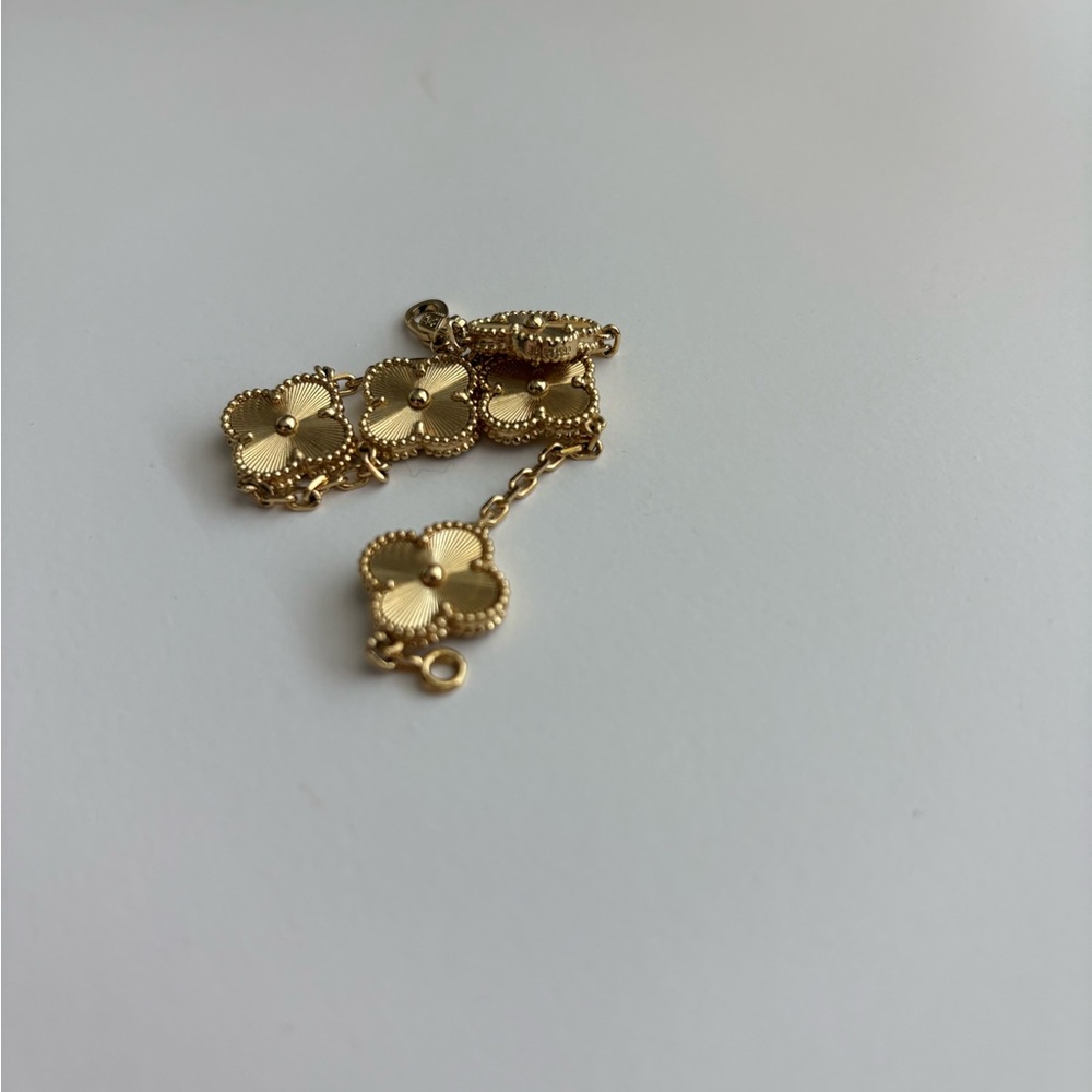 Gold Clover Bracelet | Dainty Minimal | Luxury Inspired | Everyday Jewelry - Picture 3 of 5
